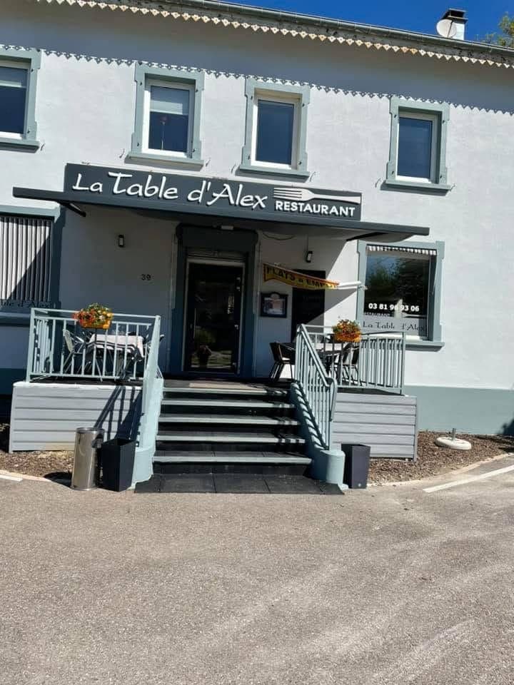 Façade et enseigne de La Table d'Alex