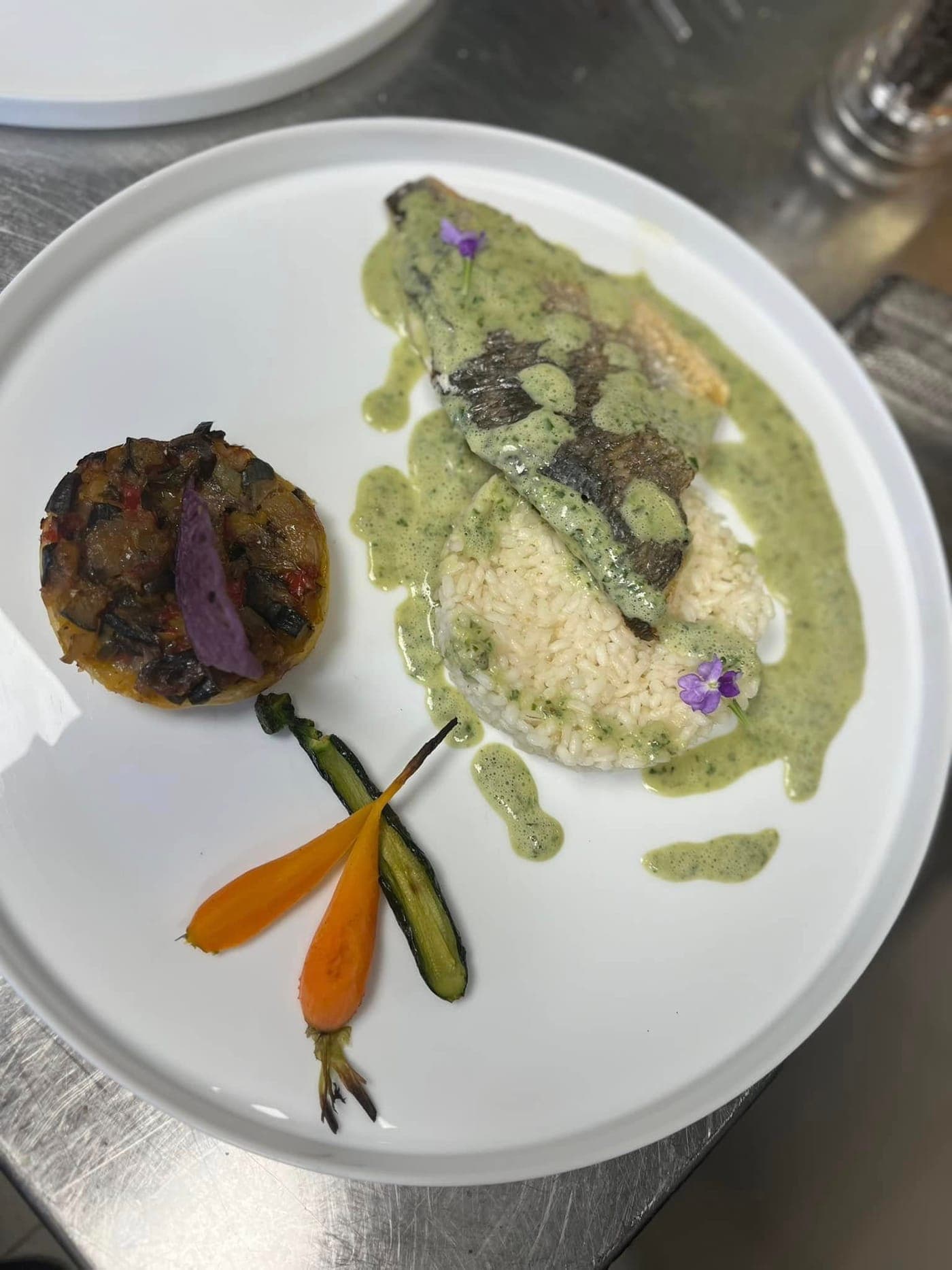 Assiette gastronomique préparée à La Table d'Alex